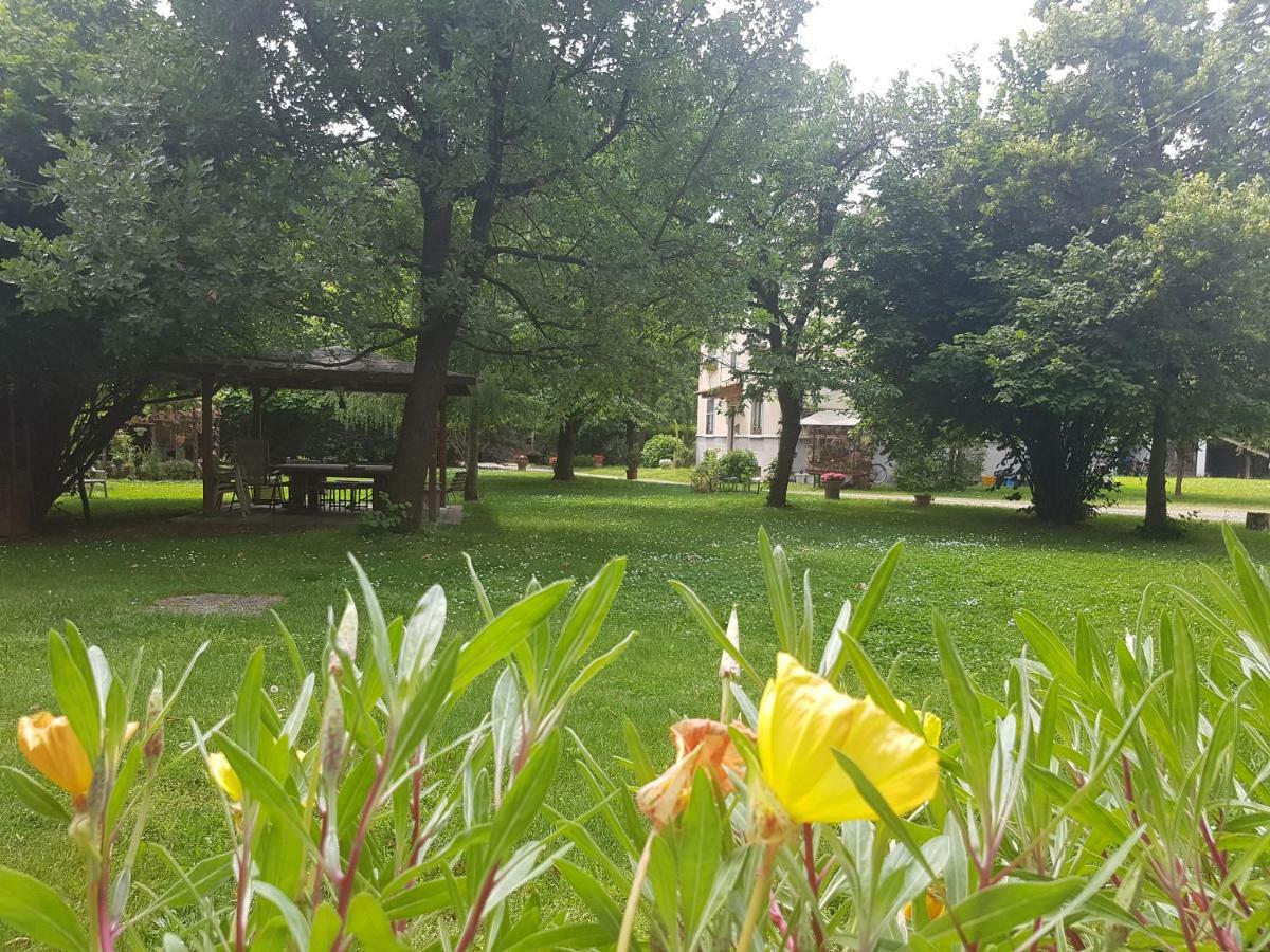 Le Case Nel Bosco Vanzago Kültér fotó